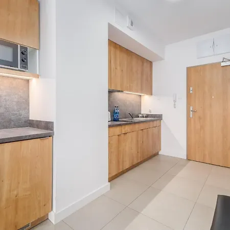 Aquamarina Prima 12 By Renters *